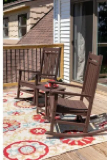 Sleeps 12: Apt & 3 rooms with common area and deck