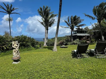 Honeymoon Bliss: Bamboo Temple with Ocean Views at Maui Eco Retreat
