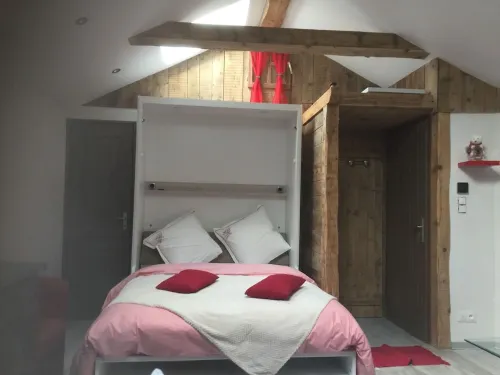 J&N Studio Classified  Downtown / Motorcycle Garage / Private Park