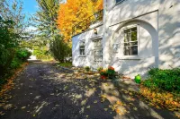 White House First-Floor Condo w/parking Hoteles cerca de Universidad de Princeton