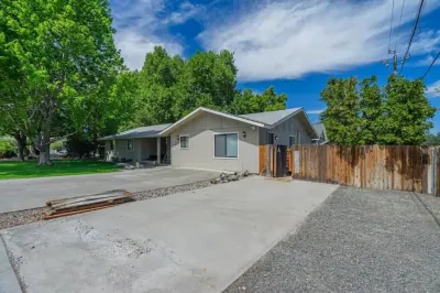 Bruneau Bungalow Side A