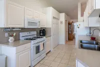 🍹🌞 Coastal Retreat! Heated Pool, Boat/RV Parking Double Lot, 3 miles to Beach! 인디언 리버 카운티 호텔