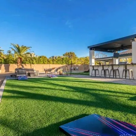 Modern Top Gun House in Arrowhead district. Heated Pool/Outdoor BBQ/Bar/Games