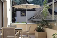 Vacation apartment with very large sun-drenched terrace + garage near Merano