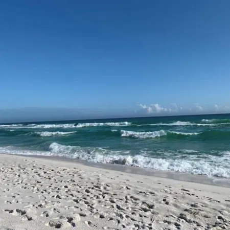 Pensacola Beach - 4 Bedrooms w/ Beach and Pool Access!