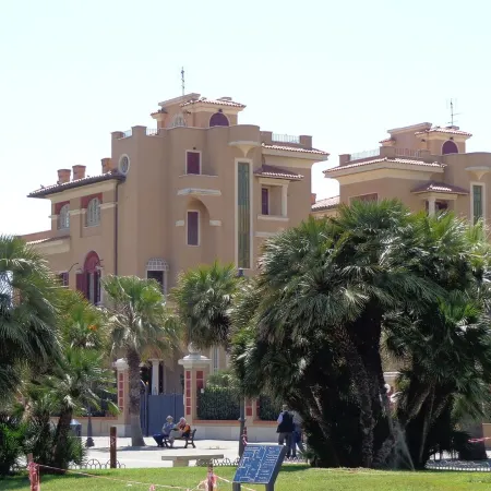 Ostia-apartment 50 mt from the beach, near historic center-sea view