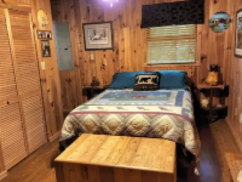 PEACEFUL SECLUDED CABIN IN THE "MOUNTAINS" OF DOE VALLEY! 約翰遜縣酒店