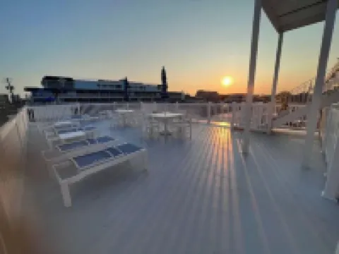 New, sunny Wildwood Crest condo! Excellent location, 1 block to beach ☀️🌊 Hotels in Wildwood Crest