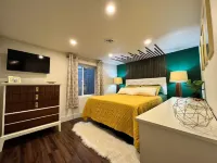 GB Packer 5 star home ⭐️⭐️⭐️⭐️⭐️ 1 block from Lambeau Field Hotels near Asylum Rage Room
