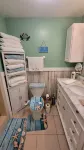 Cozy Beach Cottage 2 blocks to beach near entertainment food & Fun, screen porch