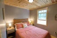 Cozy Cabin on Secluded Peninsula Hotels in Hunter