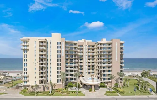 Luxury 3/3.5 Direct Ocean Front Condo w/Wow-Factor Sunrises on Private Balcony