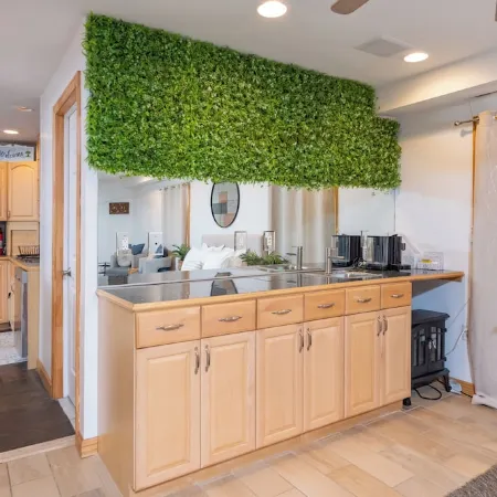 Stay in comfort and style! Encore Private Suite + Free parking! Close to Boston!