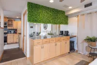 Stay in comfort and style! Encore Private Suite + Free parking! Close to Boston!