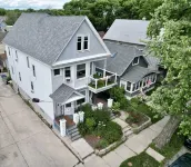 Milwaukee Bayview Getaway with Private Hot Tub - Bungalows