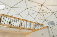 "Home Sweet Dome" MODERN TREEHOUSE STAY w/ Hot Tub