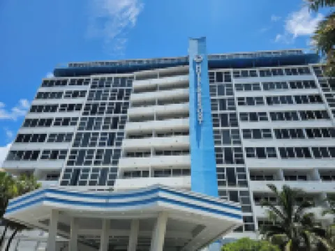 Lovely Beachfront Condo overlooking the Ocean, private jacuzzi, balcony & pool