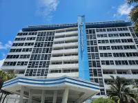 Lovely Beachfront Condo overlooking the Ocean, private jacuzzi, balcony & pool