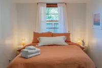 The McKenzie BnB - Charming & Cozy - 1 Block from Downtown Pullman!