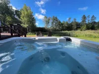 --Stunning Remodel-- HOT TUB 4 -BR home, Sleeps 10. Cozy Charm Modern Comfort Hotels in Tomahawk