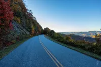 Sleeps 11! 5BR/2.5BA LRG Log Cabin on 5 Acres, Close to Hendo/AVL, TWO Kitchens! Hotels in Mountain Home