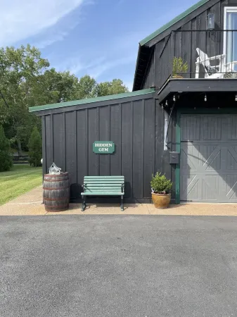 The Barn studios with a view near Monticello and wineries! Отели рядом с достопримечательностью «Монтичелло»