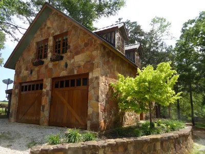 THE NEST - GARAGE/STUDIO