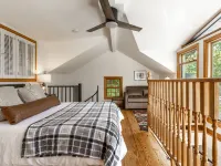 Stone Creek Cottage: PSU Creekside home on Spring Creek Hotels in Benner Township