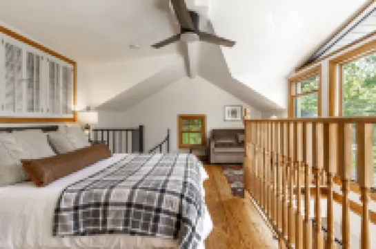 Stone Creek Cottage: PSU Creekside home on Spring Creek