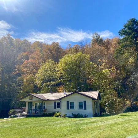 Creekside home with hot tub within 30 mins to Asheville