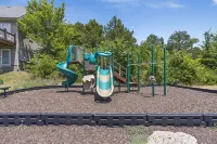 Bear Creek Lodge • Hot Tub! Community Pool! Pool Table! Rustic Lodge for Family!