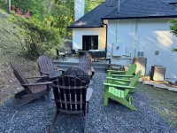 CHATEAU VILLA, seats on 7 acres, secluded, minutes from Truist Baseball Stadium Hotel a 