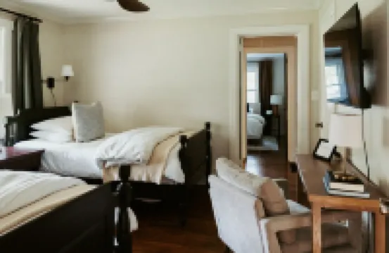 Complimentary Golf Cart  - .9 Miles From Square - Hot Tub