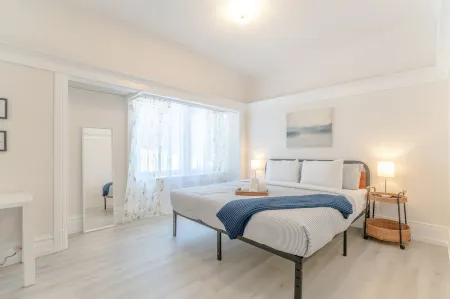 Walk to BART- SF in minutes & Off Street parking Отели рядом с достопримечательностью «Чилдренс Фэриленд»