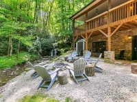KnightFall-Luxury Cabin w/Waterfall in Backyard, Pet-Friendly, Private, Stunning