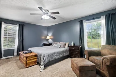 3 Bed/2 Bath Modern 1400 sq ft Home in Quiet Paducah Neighborhood