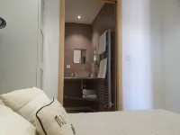 SEASIDE APARTMENT WITH HEATED POOL Hotels in Galeria