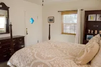 Walk to Main St! 20 min drive to Whitney Portal. High speed internet