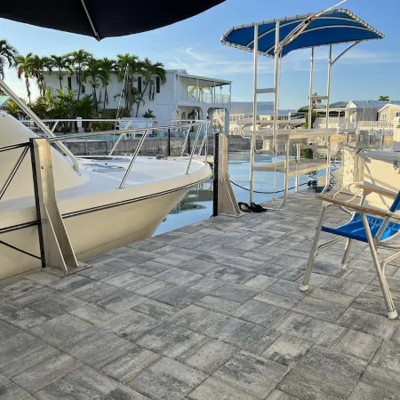 20 MINUTES TO KEY WEST , BOATERS PARADISE