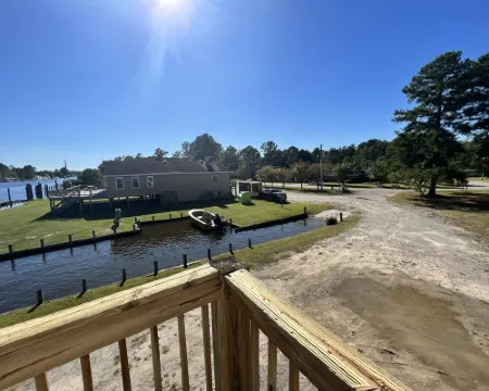 Knot One- Balcony View of ICW- Dog Friendly! Hotels in Currituck County