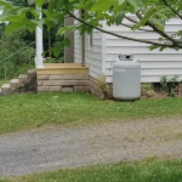 Peaceful Country Farmhouse Located in a Private Nature Setting