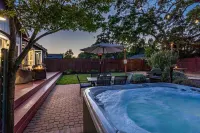Gourmet Kitchen in Wine Country w/Hot Tub + Office Hotels in Windsor