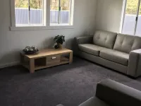 Entire House 3 bedrooms, 5 minute walk to town centre and 1 minute to beach Hoteles en Strahan
