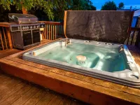 Charlevoix Family Home ~  in Town Home, Newly Renovated, Fire Pit, Hot Tub!!! Hotels in Charlevoix