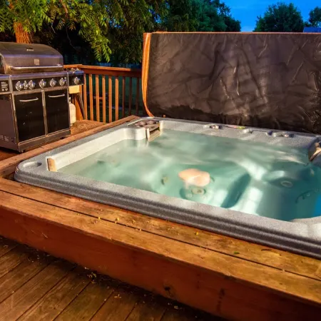 Charlevoix Family Home ~  in Town Home, Newly Renovated, Fire Pit, Hot Tub!!!