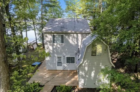 Lake life at its finest with nearby outdoor adventures! Hunters and ORV welcome! Отели в г. Пикок Тауншип