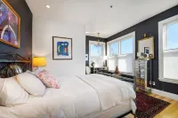 Breathtaking Views! 15 minute walk to Pearl St 5 minutes to Hiking.