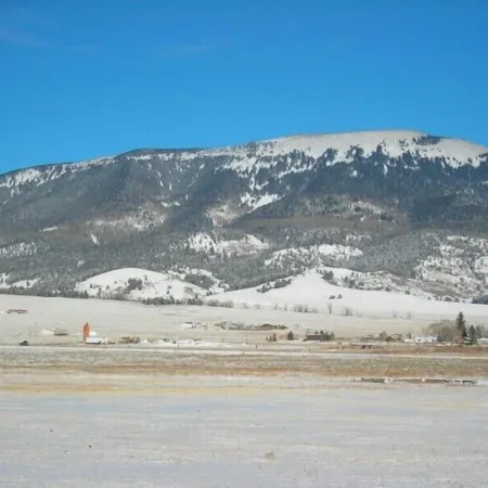 FOUR TOES MOUNTAIN LODGE nestled in the Sangre de Cristo Mtns/Ski/Hike/Fish/Hunt