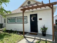 Cute remodeled 2 bedroom with office, long drive way, and 75” TV. Hotels in Tooele