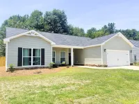 Cheerful spacious home-5 min to Bruce's Field/Downtown